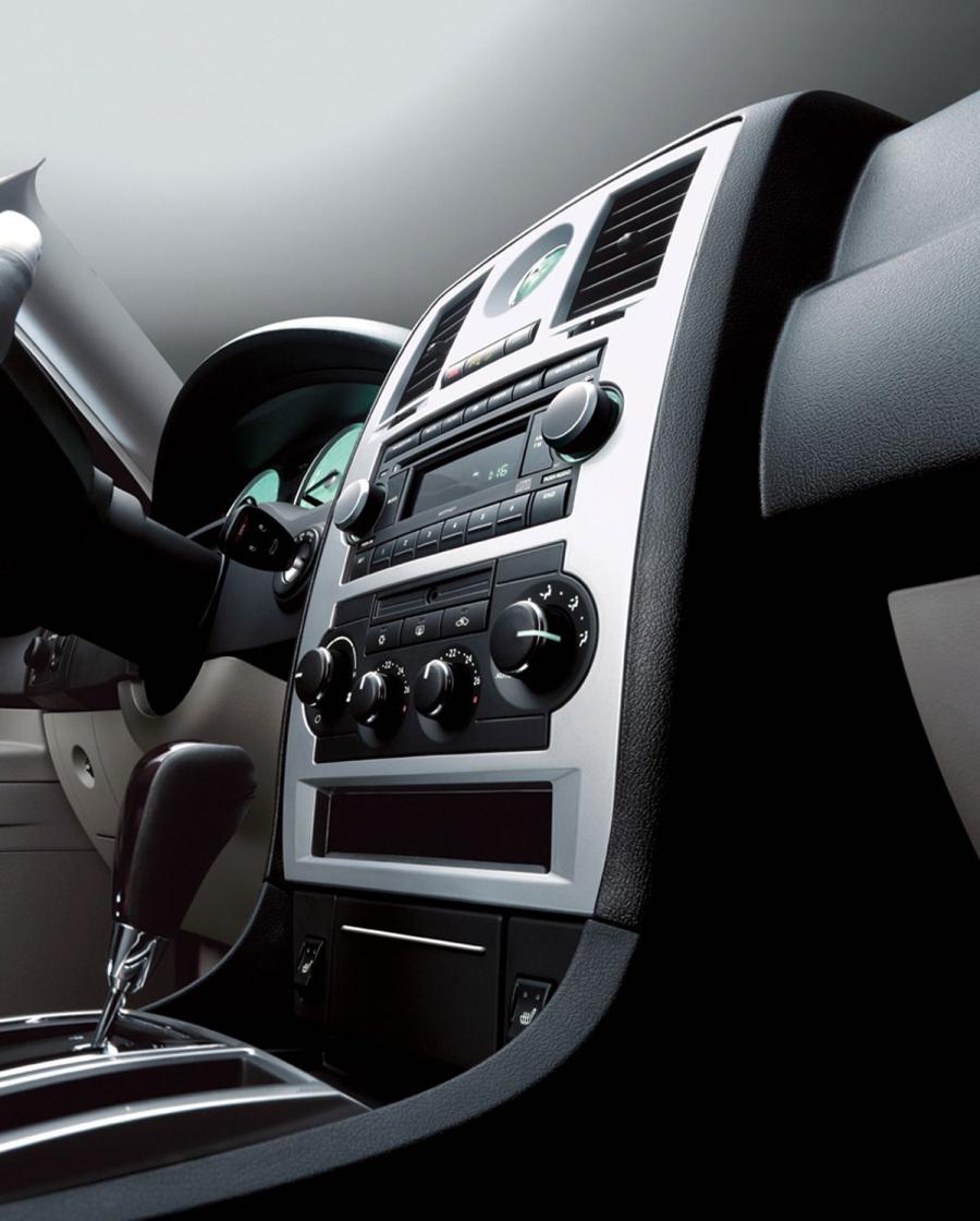  Chrysler 300C Concept 2003 года  (фото 50 из 69)
